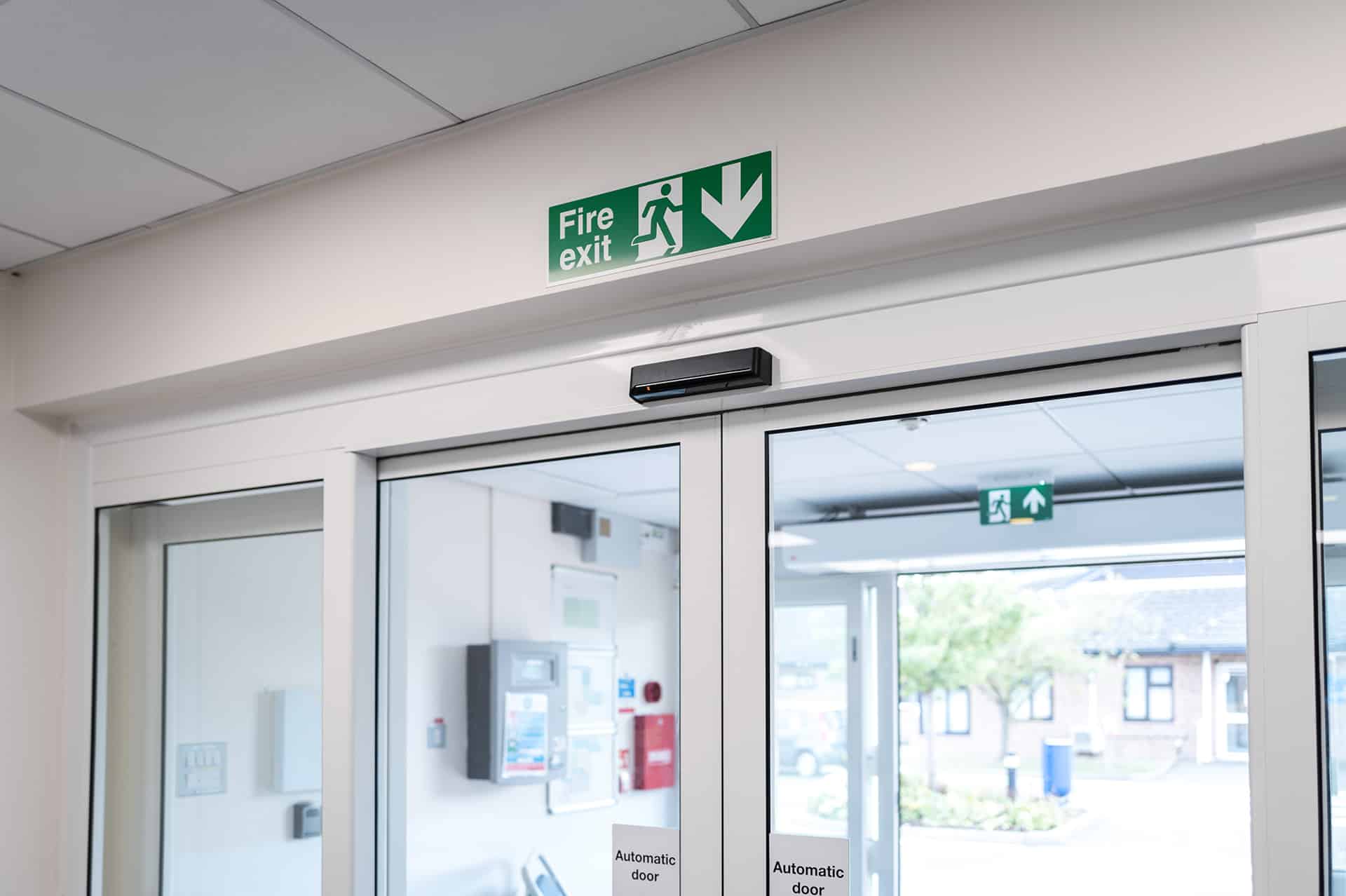Arbeitsmittel prüfen Notausgänge